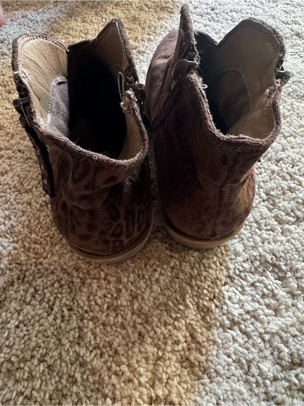 Buckle Very G Gypsy Jazz Leopard Almond Toe Ankle Booties Boots in Chocolate - Picture 4 of 12